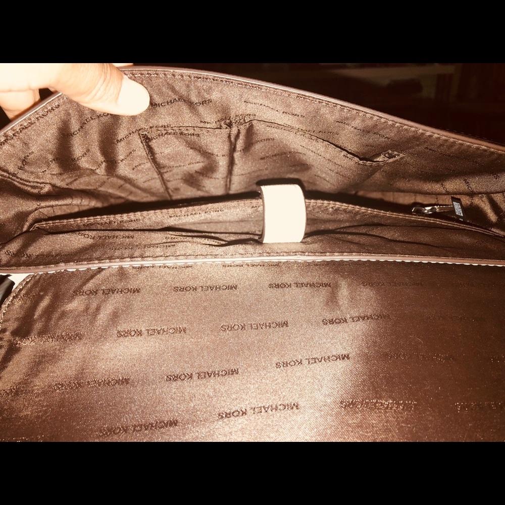 Michael Kors men’s sling bag - Picture 5 of 7